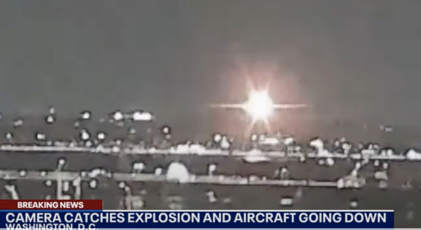 Zusammenstoß zwischen Regionaljet und Militärhubschrauber