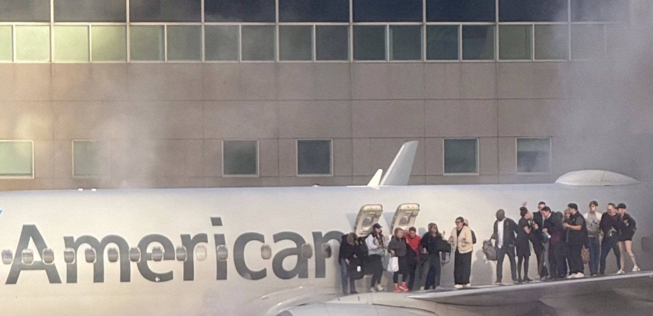 American Airlines B737 Evakuierung