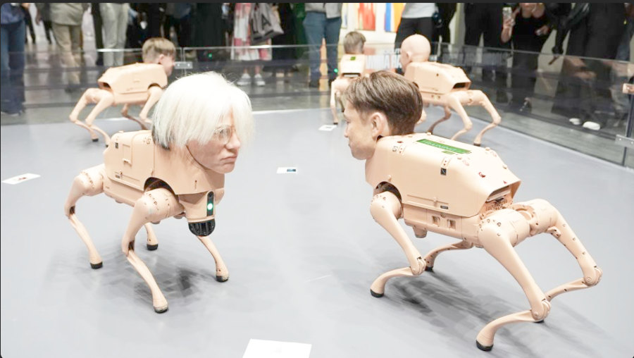 Musk, Zuckerberg und Warhol als Roboter-HUNDE